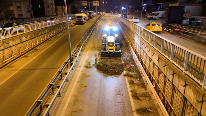 Eskihisar Feribot Yolu Alt Geçidi'nde gece mesaisi! - 3. görsel