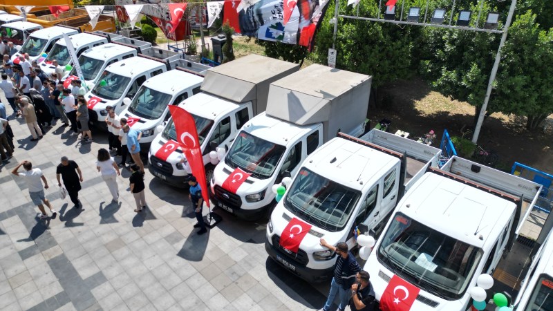 İzmit Belediyesi araç filosunu 400’e çıkardı
