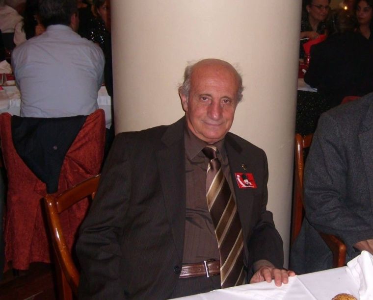 İzmit’in sevilen öğretmeniydi. Vefat etti