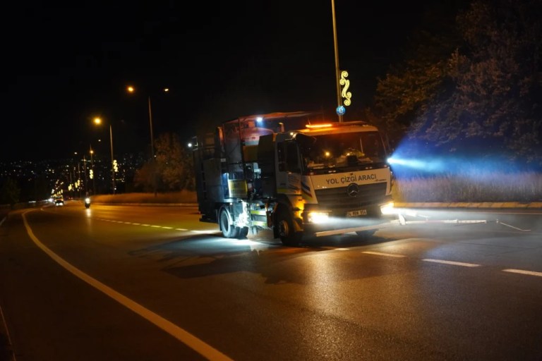 İzmit’te 9 bin metrekare yol çizgisi yenilendi!