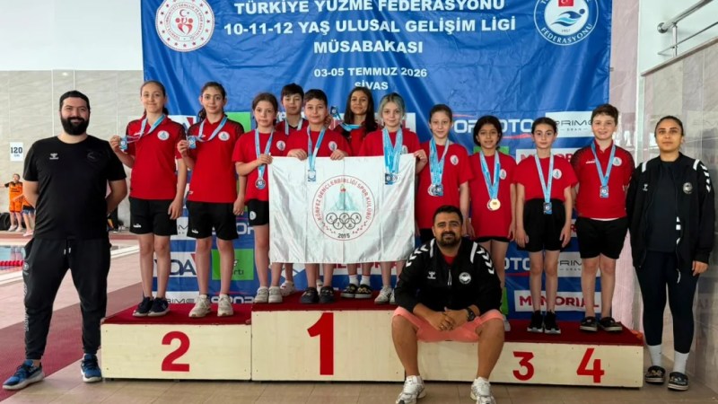 Körfezli yüzücüler Sivas'tan şampiyonluklarla döndü