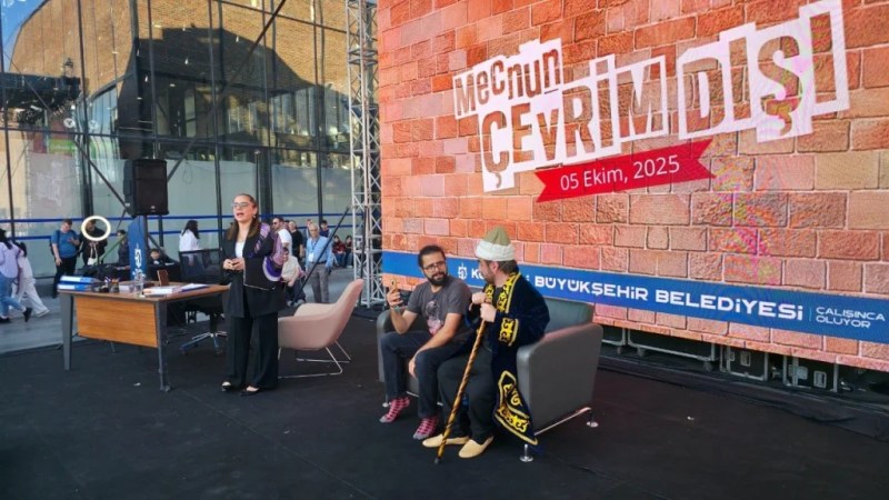 Kocaeli'de "Mecnun Çevrim Dışı" sahneleniyor