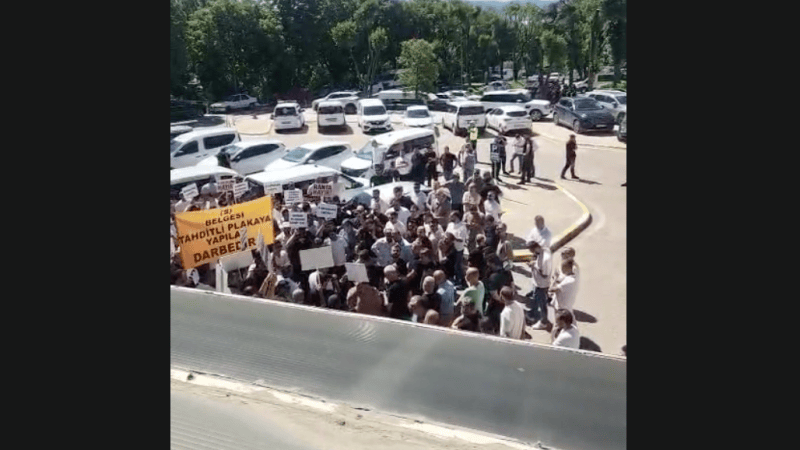 Servisçiler belediyenin dairesini bastı! Gerginlik yaşandı