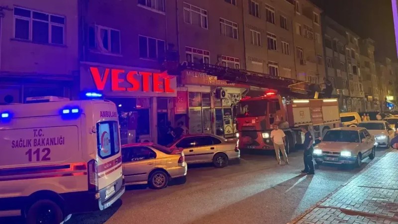 Eşini boğazını keserek öldürdü!