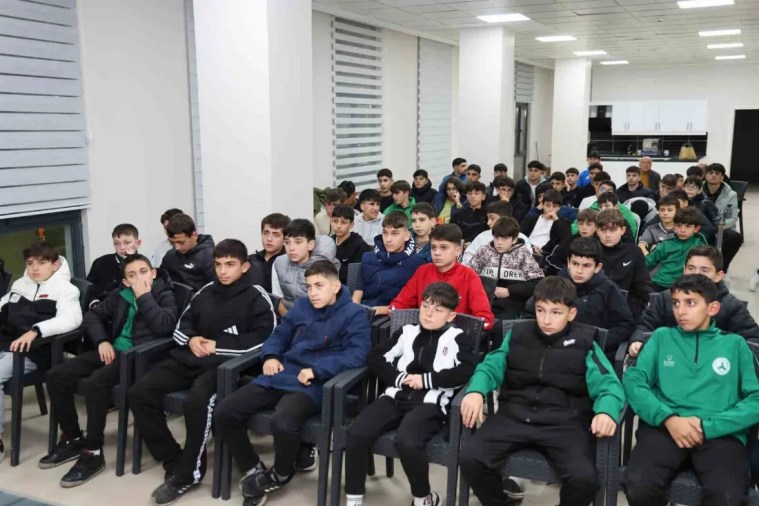 Gebze'de hem futbol hem Kur'an eğitimi!