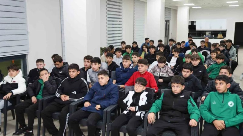 Gebze'de hem futbol hem Kur'an eğitimi!