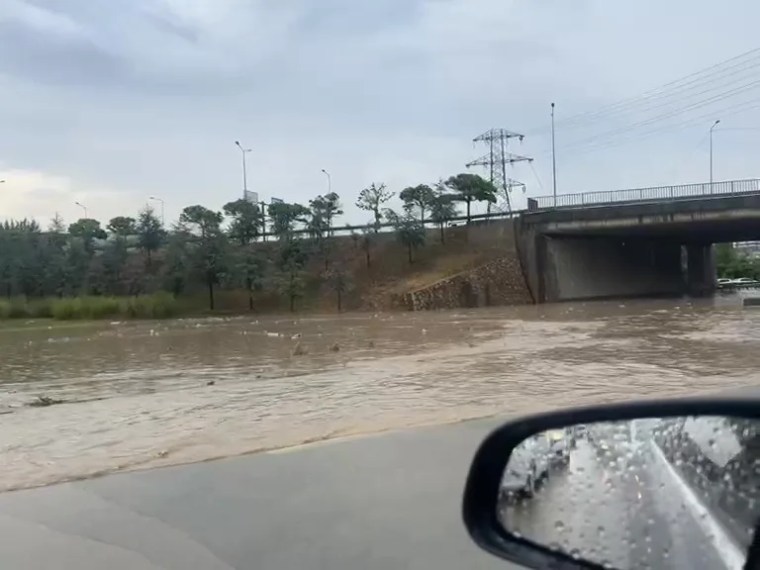Kocaeli'de sağanak hayatı felç etti!