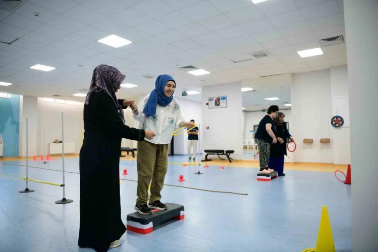 Özel bireyler yaz okulunda eğleniyor