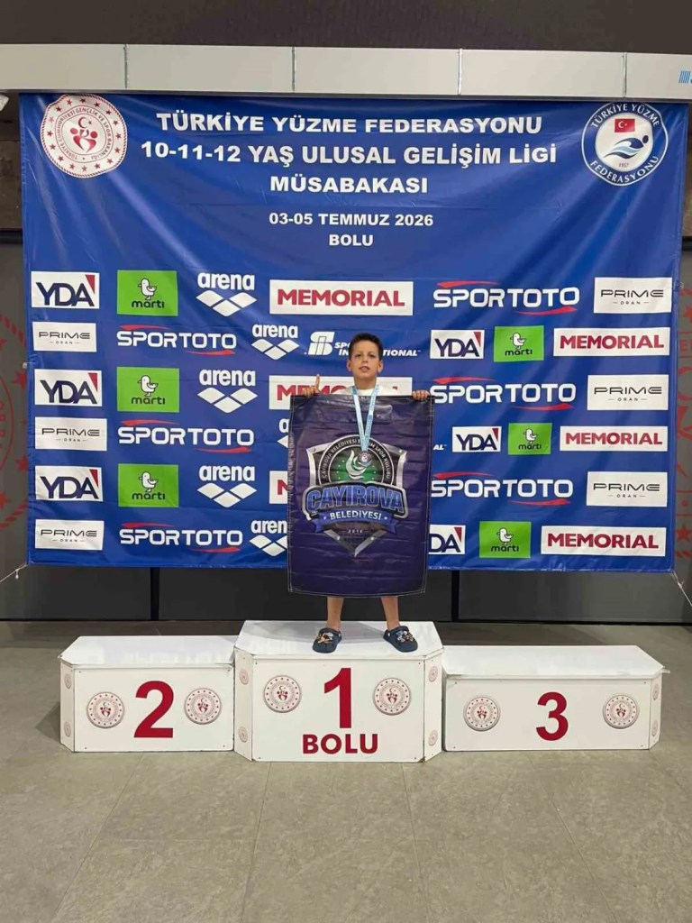 Çayırovalı yüzücülerden 25 madalya!
