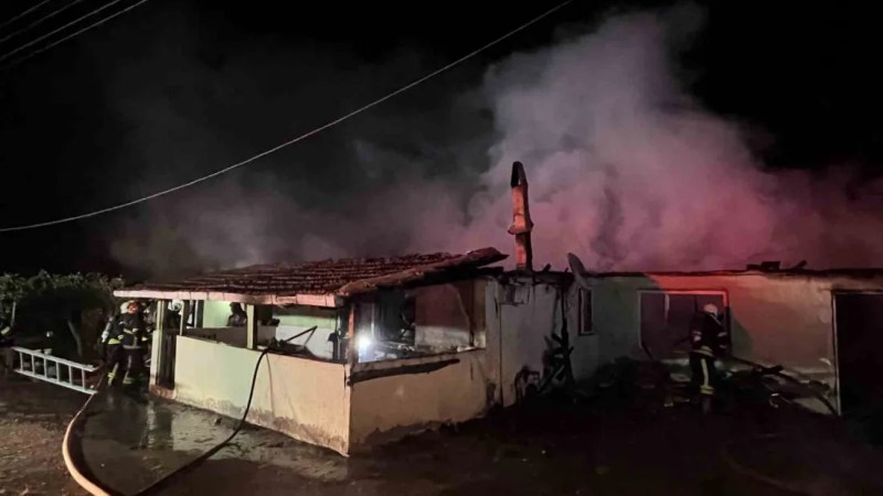 Annesinin evini yakan sanığa 15 yıl hapis!