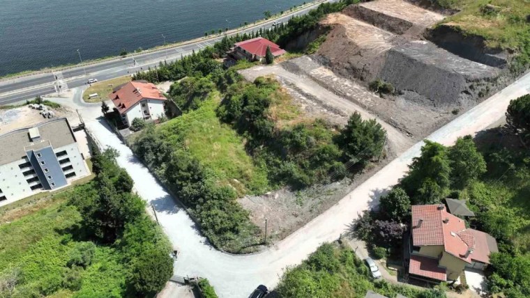 Halıdere'de sokaklar yenilendi