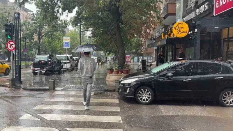 Kocaeli'de sağanak hayatı felç etti!