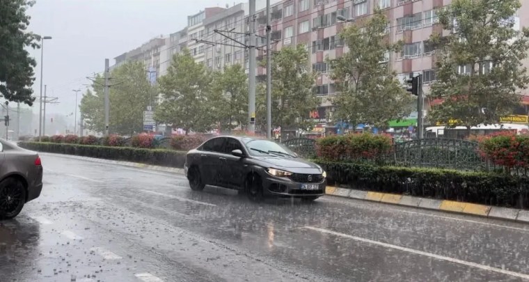 Kocaeli'de sağanak hayatı felç etti!