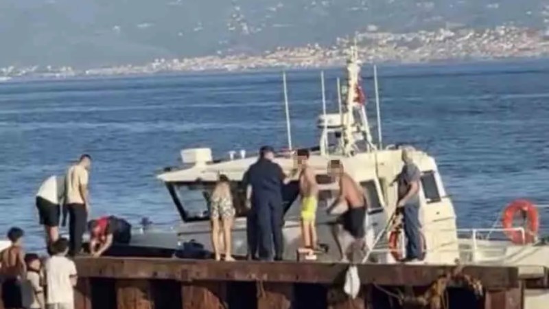 Deniz fenerinde mahsur kaldılar!