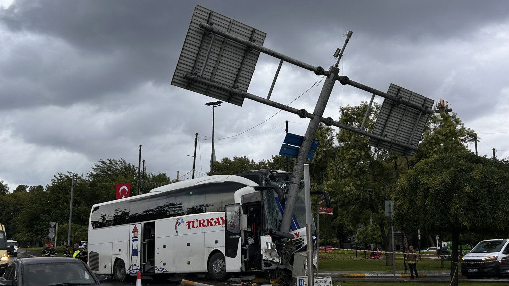 Otobüs kontrolden çıktı, dehşet saçtı!