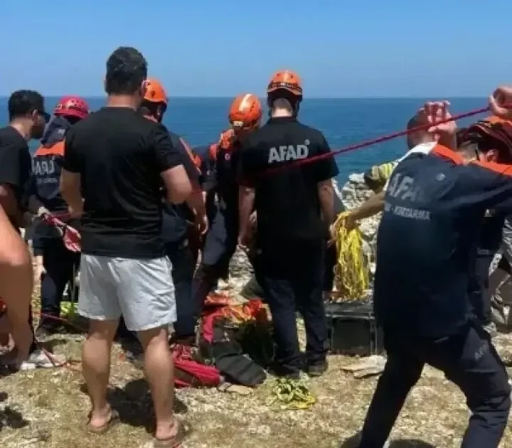 Kayalıklardan düşen adam hayatını kaybetti