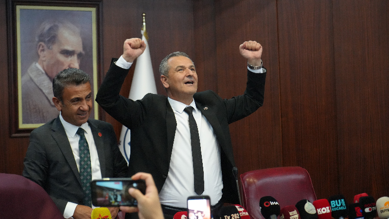 Lütfü Obuz belediyede yeni yönetim kadrosunu belirledi