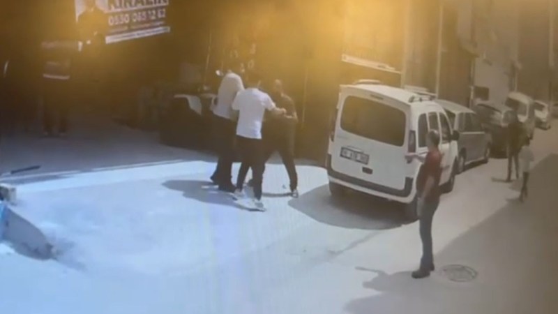 Akraba kavgası mahalleyi ayağa kaldırdı: 1 kişi bıçaklandı, 6 kişi yaralandı