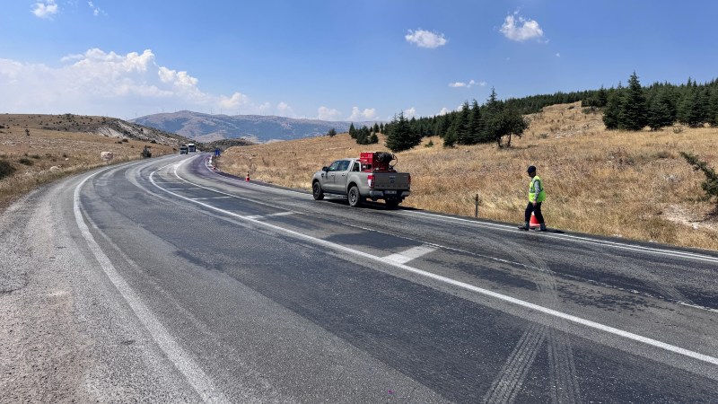 Yolu morartan tır sürücüsüne ceza kesildi!