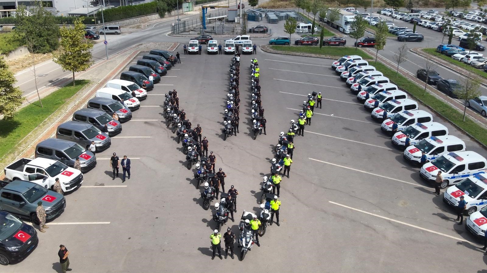 Emniyet filosuna 74 yeni araç eklendi!
