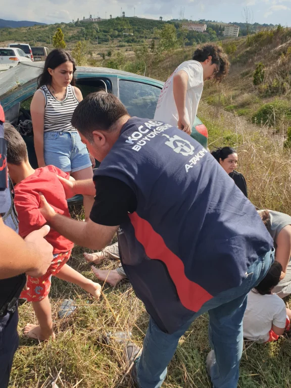 Anne ve 3 çocuğu kazadan A Takımı kurtardı! - 2. görsel