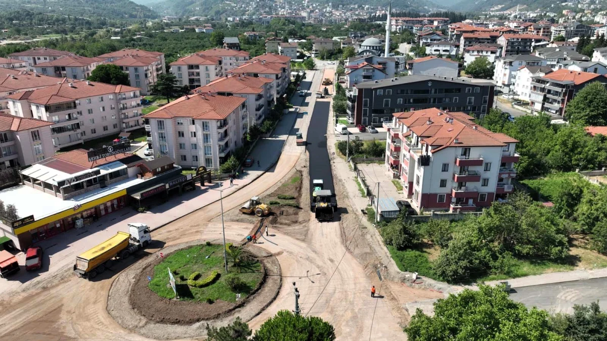 Gölcük'te Ergenekon Caddesi kavşağı yenileniyor! - 3. görsel