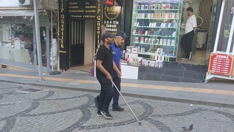 Görme Engelli Vatandaşa Zabıtadan Destek! - 2. görsel