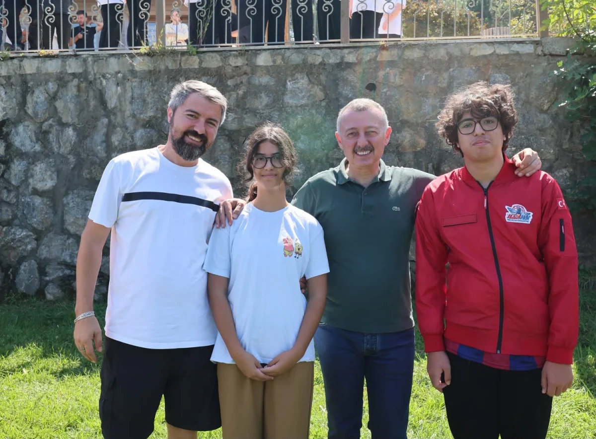 Başkan Büyükakın'dan başarılı gençlere övgü!