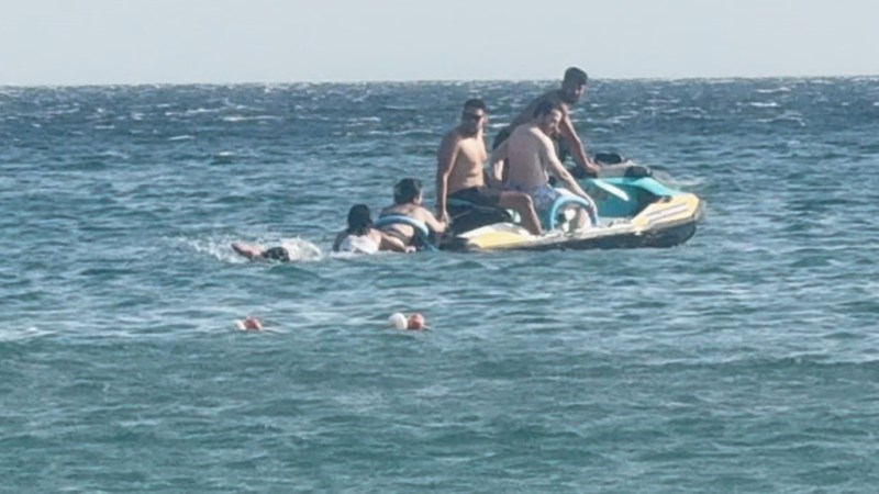 Boğulan kadın jetskiyle kurtarıldı!