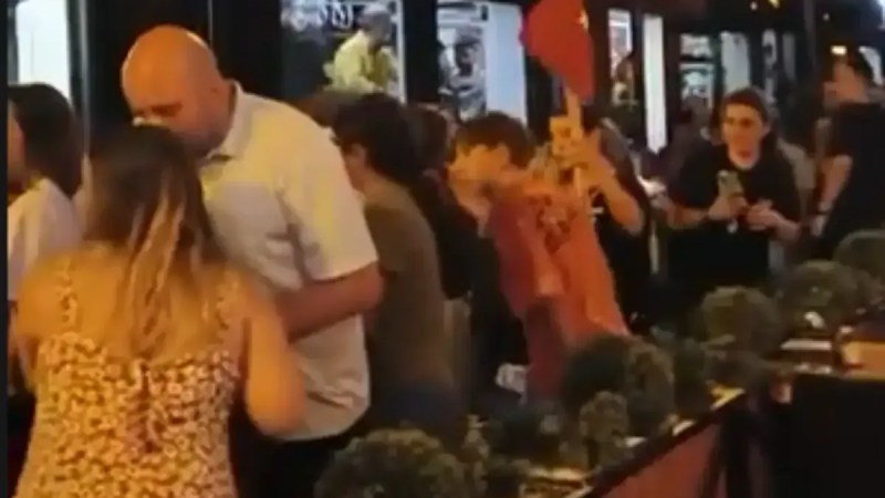İzmit tramvayda biber gazlı kavga!