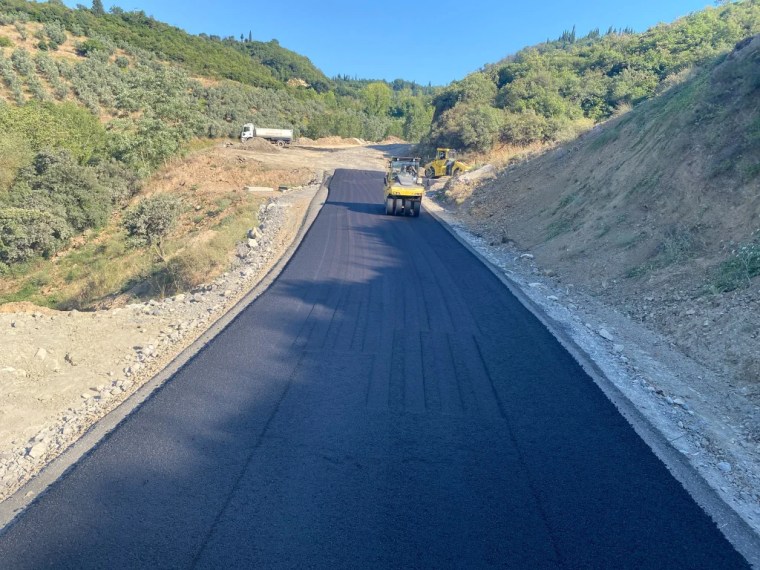 Karamürsel Dereköy'de yollar yenileniyor!