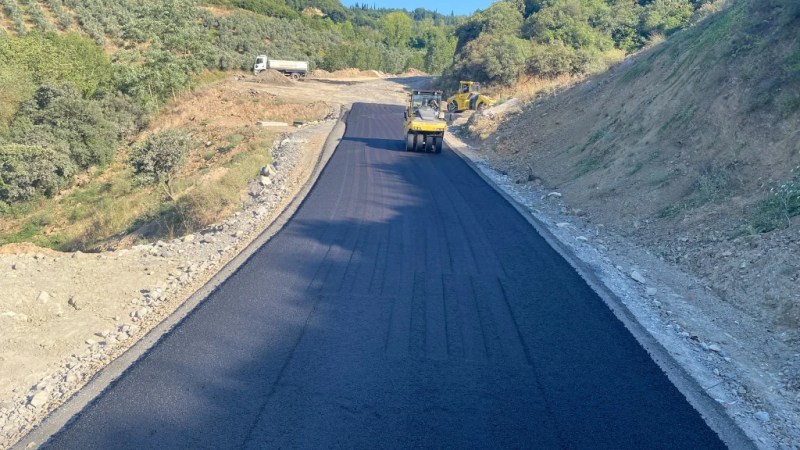 Karamürsel Dereköy'de yollar yenileniyor!