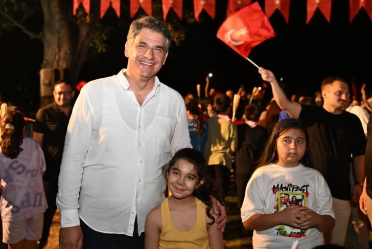 Kartepe'de 30 Ağustos fener alayıyla kutlandı