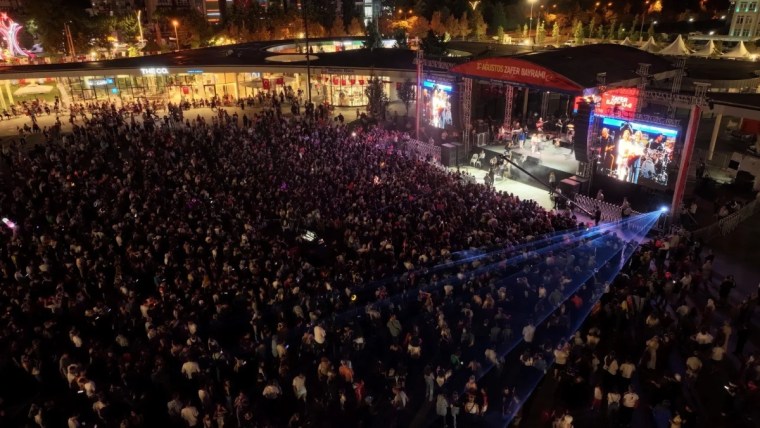 Kocaeli'de Zafer Bayramı'na çifte konser!