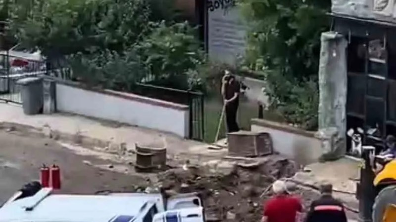 Gaz hattı delindi, mahalleli korktu!