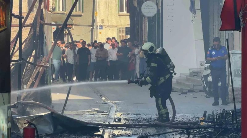 Gebze'de konteyner yangını iki işletmeye sıçradı!
