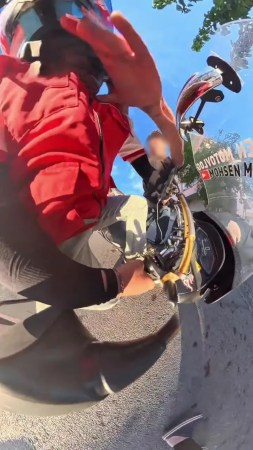 Motokuryeye trafikte saldırı!