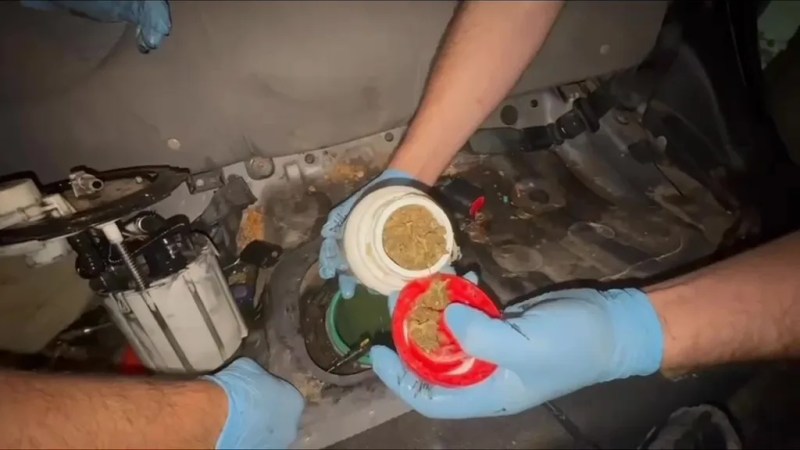 İzmit'te otomobilden kilolarca esrar çıktı!