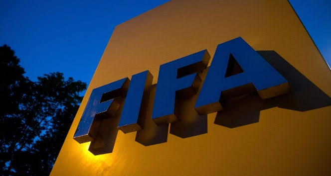 FIFA 4 kulübün fişini çekti