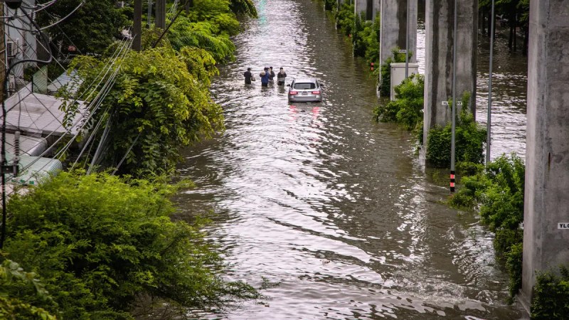 Bangkok afet bölgesi ilan edildi