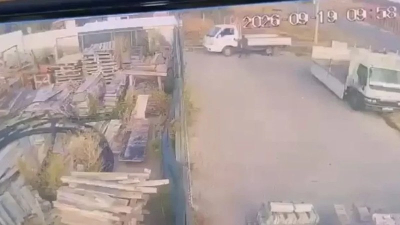 Kendi aracının altında kalarak can verdi!
