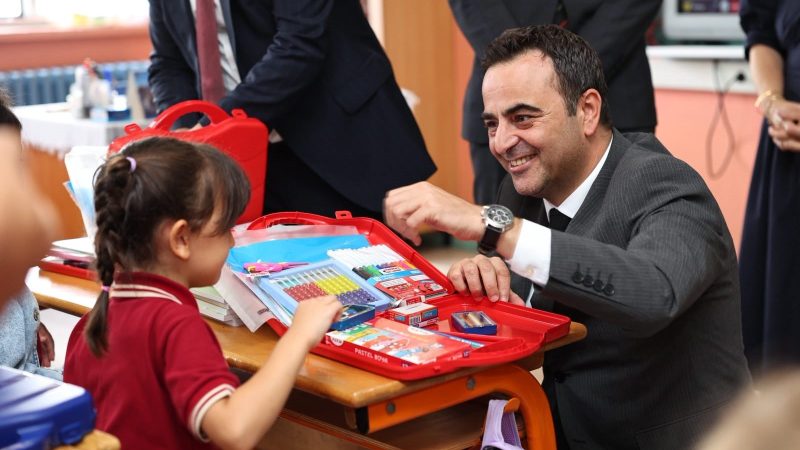 Başiskele’de miniklere kırtasiye desteği