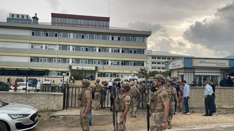 Okul bahçesinde öğretmene silahlı saldırı! Hayatını kaybetti