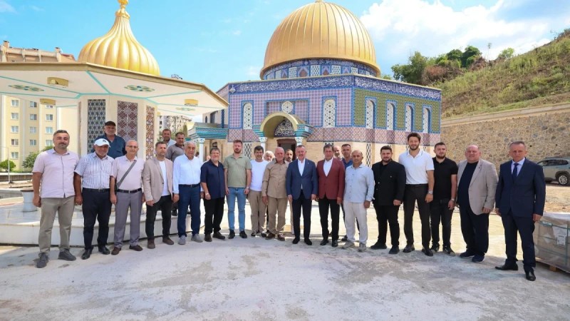 Büyükakın, Karamürsel’de hem gönüllere dokundu, hem de çalışmaları inceledi