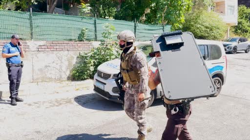 Ev sahibi kiracı kavgasında silahlar konuştu!