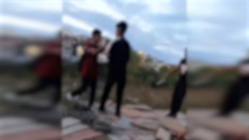 Epilepsi hastası çocuğa akran zorbalığı! Dakikalarca darp ettiler!