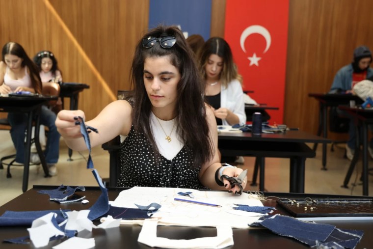 Moda Akademisi'nde hayal gücü kumaşla buluşuyor