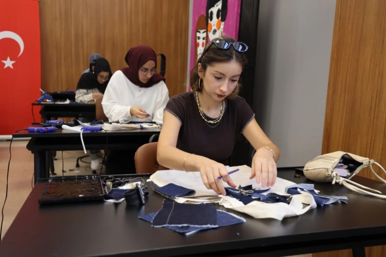 Moda Akademisi'nde hayal gücü kumaşla buluşuyor - 2. görsel