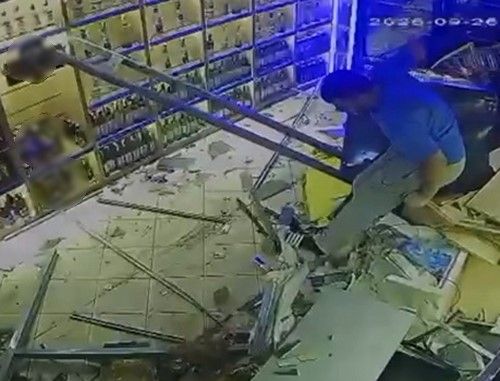 Veresiye vermeyen tekel bayisine kamyonla daldı!