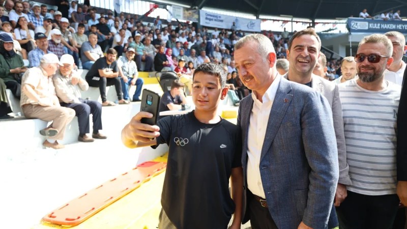 Başkan Büyükakın’a İshakçılar’da sevgi seli